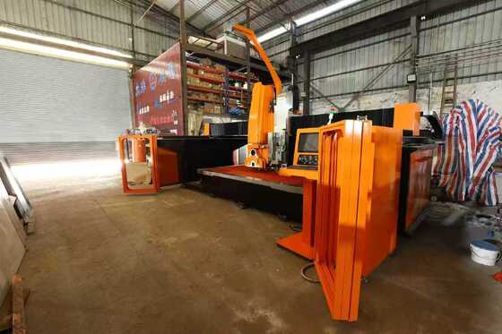 Industrial 5 Axis CNC Sawjet Waterjet Bridge Saw Cutting Machine For Metal Stone Fabrication