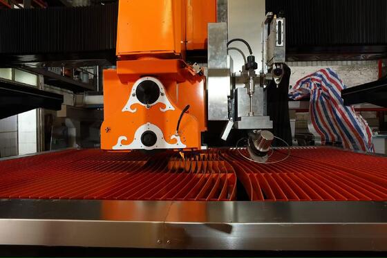 Flexible 5 Axis Waterjet Bridge Saw Cutting Machine For Metal Stone Cutting Applications