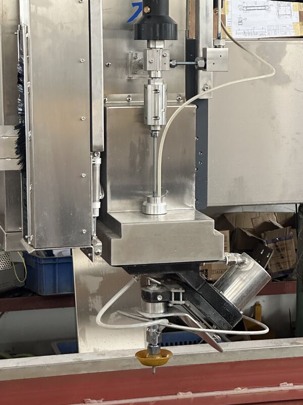 Industrial CNC Waterjet Cutting Machine Five Axis Energy Saving For Consistent Cutting